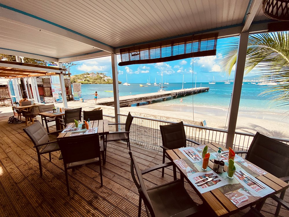 Terrasse face à l'embarcadère de l'Anse Mitan